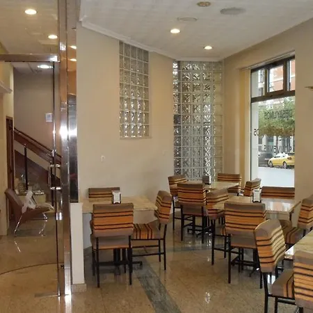 Coruna Πανσιόν 2*