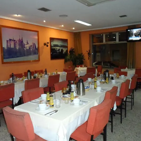 Coruna Πανσιόν 2*